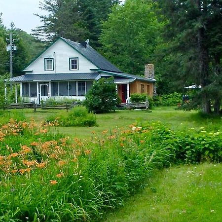 Chalets Nabu La Sacacomie - Riviere - Billard Saint-Alexis-des-Monts Exterior foto
